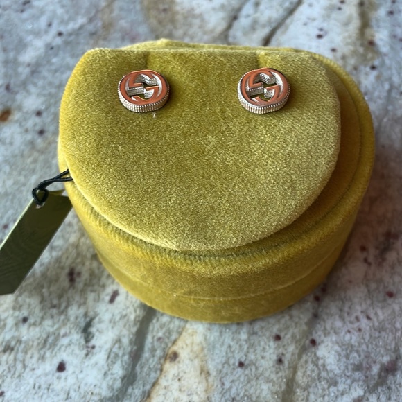 Authentic New with Tags Silver Interlocking Stud Gucci Earrings w box and pouch - Picture 4 of 9